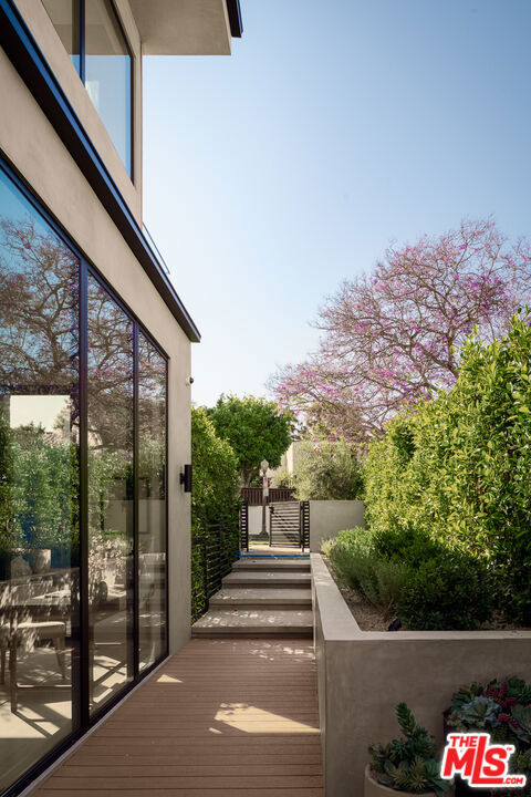 10346 Louisiana Avenue, Los Angeles CA: https://media.crmls.org/mediaz/2d31d801-7e55-45e9-9838-eb4bac7fd530.jpg