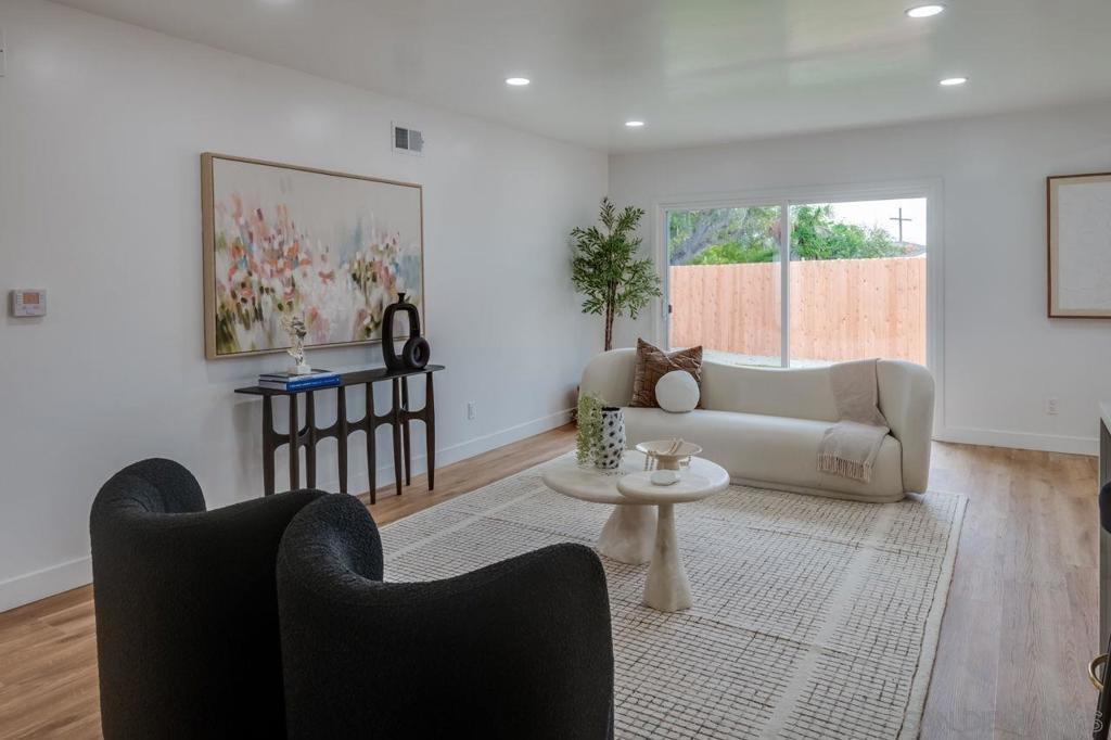 MLS #250034305SD img 6