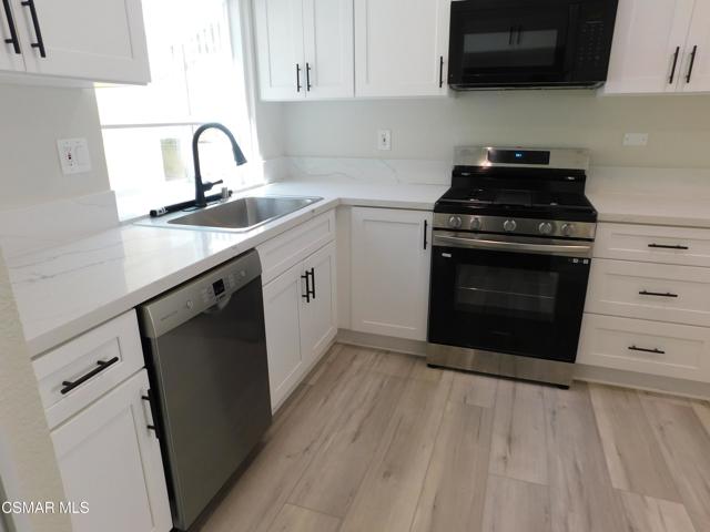 559 Stoney Peak Court, Simi Valley CA: https://media.crmls.org/mediaz/2d325180-8447-4309-a1e9-9a15b178aca4.jpg