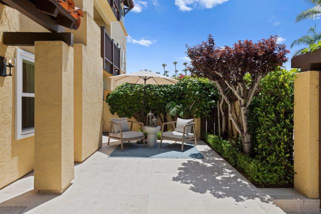 8121 Camino Del Sol, La Jolla CA: https://media.crmls.org/mediaz/2d327564-4123-4e3d-ad58-3ccb5a566d87.jpg