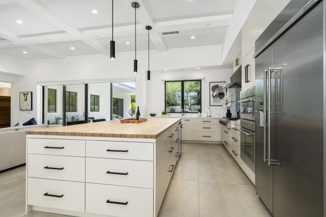 74846 Fox Hills Court, Palm Desert CA: https://media.crmls.org/mediaz/2d32bbda-dffa-4855-8603-2f3494b74c6c.jpg