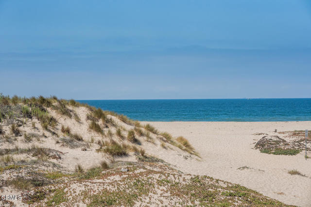 1501 Mandalay Beach Road, Oxnard CA: https://media.crmls.org/mediaz/2d32edec-78d9-45a0-a9de-553419ab6326.jpg