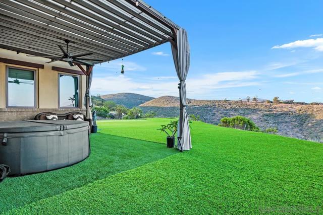 3881 Rancho Summit Dr, Encinitas CA: https://media.crmls.org/mediaz/2d332b11-195c-43d3-b98b-ccb48d220d2a.jpg