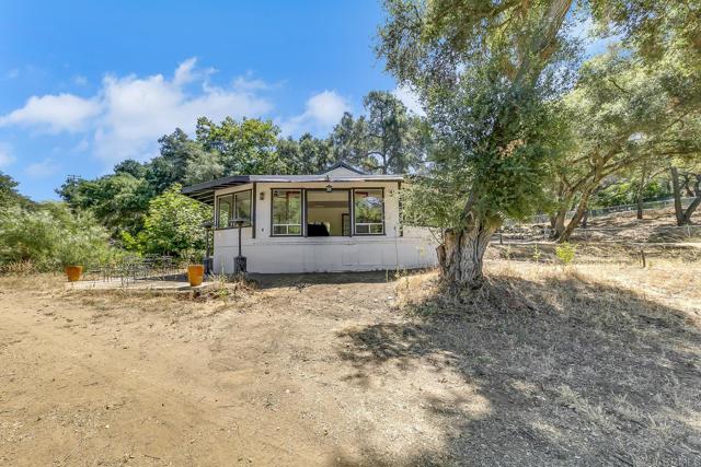15134 Woods Valley Road, Valley Center CA: https://media.crmls.org/mediaz/2d332f7b-e366-4295-9f31-832df6bcc6ce.jpg