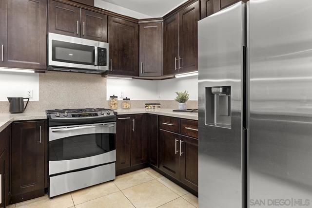 10689 New Grove Trail, San Diego CA: https://media.crmls.org/mediaz/2d339716-a06d-4f86-bfc2-70311d62a2c9.jpg