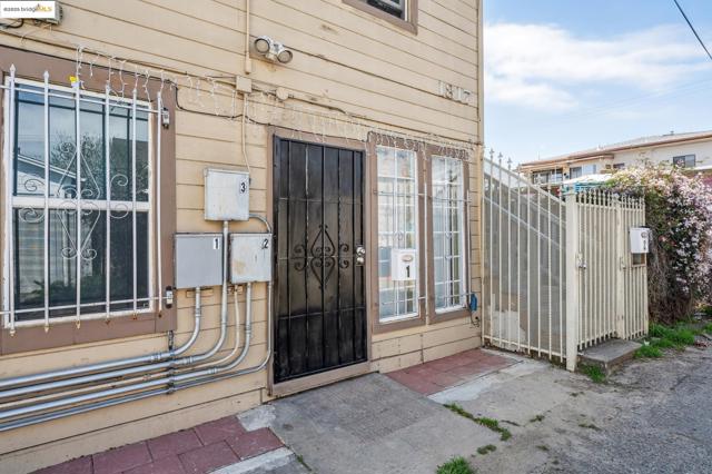 1820 International Blvd, Oakland CA: https://media.crmls.org/mediaz/2d33f3fc-191d-45f5-9f80-12074c854221.jpg