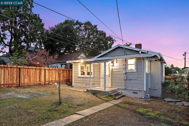 939 Ohio St, Vallejo CA: https://media.crmls.org/mediaz/2d33fb98-8737-4d61-87cf-69fe85b18e0d.jpg