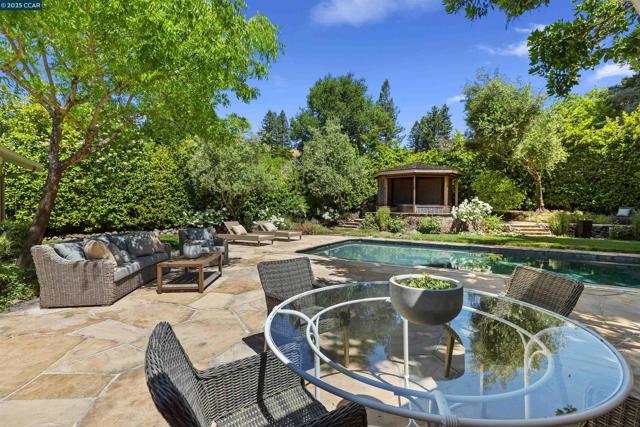 51 Ivy Dr, Orinda CA: https://media.crmls.org/mediaz/2d3409a9-c51e-454d-9188-4962a24c5101.jpg