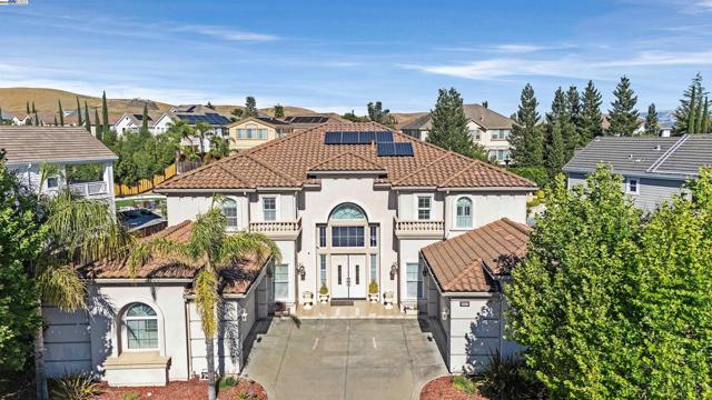 6013 Kingsmill Ter, Dublin CA: https://media.crmls.org/mediaz/2d34b6c0-f8b6-45f1-8d3f-95f6fd7f8221.jpg
