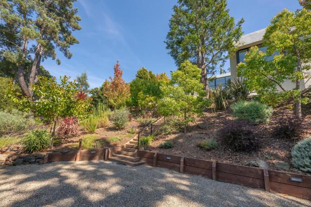 5 Drayton Road, Hillsborough CA: https://media.crmls.org/mediaz/2d34ff55-dafa-4405-90d1-0b88345dec92.jpg