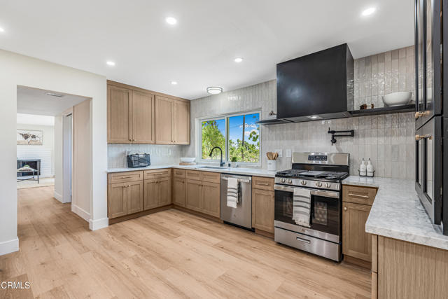 308 Calle Converse, Camarillo CA: https://media.crmls.org/mediaz/2d35273a-6e45-4d1f-a7e7-b0893d4c17cc.jpg