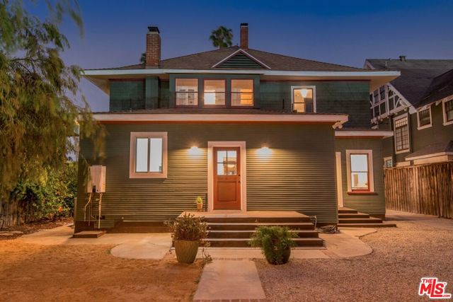 2057 S Oxford Avenue, Los Angeles CA: https://media.crmls.org/mediaz/2d354a8d-aeab-4b1b-aa1d-adfeab57671c.jpg