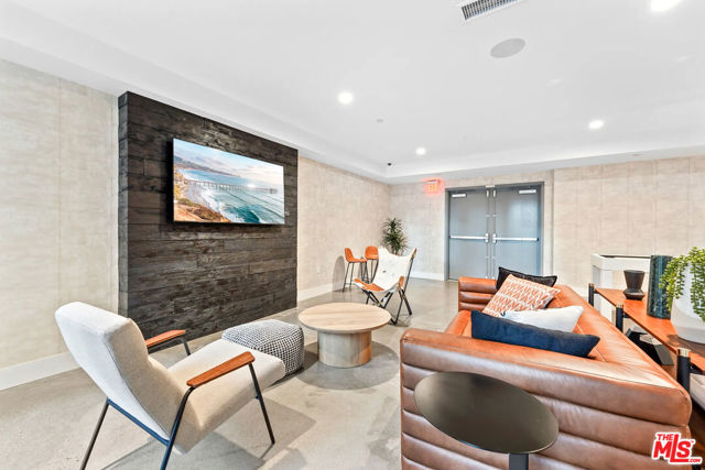 5075 Camino De La Siesta, San Diego CA: https://media.crmls.org/mediaz/2d356199-a74e-47c3-b244-4df0b1cc7a3c.jpg