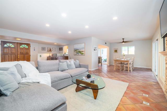 Detail Gallery Image 4 of 45 For 1454 Romance Rd, Escondido,  CA 92029 - 3 Beds | 2 Baths