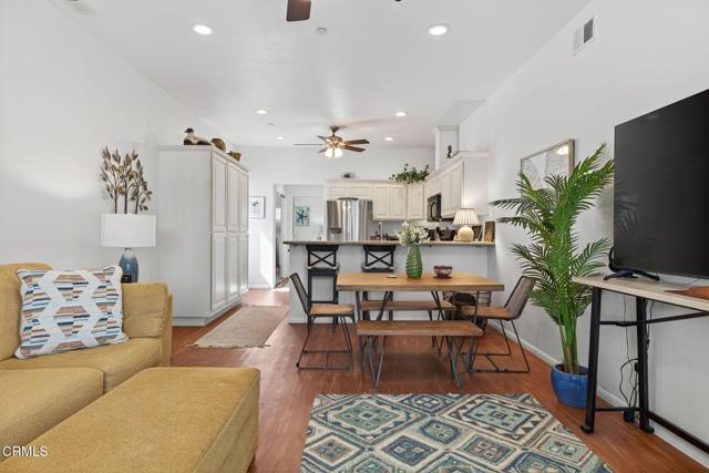 425 Rancho Drive, Ventura CA: https://media.crmls.org/mediaz/2d3670ae-ff49-480d-91c6-edb14c658716.jpg