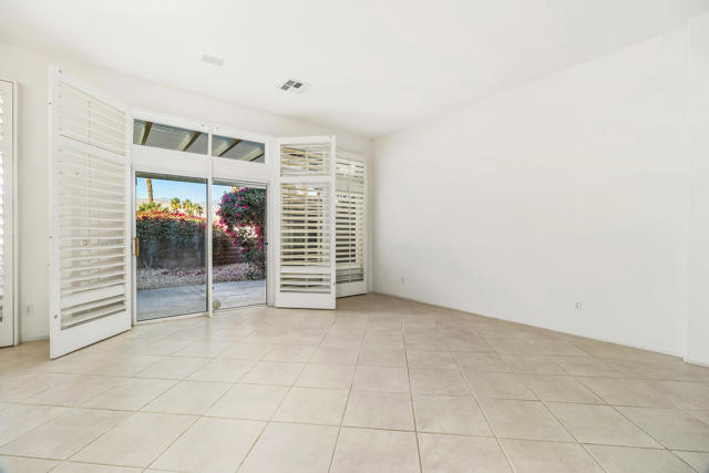 2 Vistara Drive, Rancho Mirage CA: https://media.crmls.org/mediaz/2d368c98-0ac3-446e-8b92-1cd1b8fe32dd.jpg