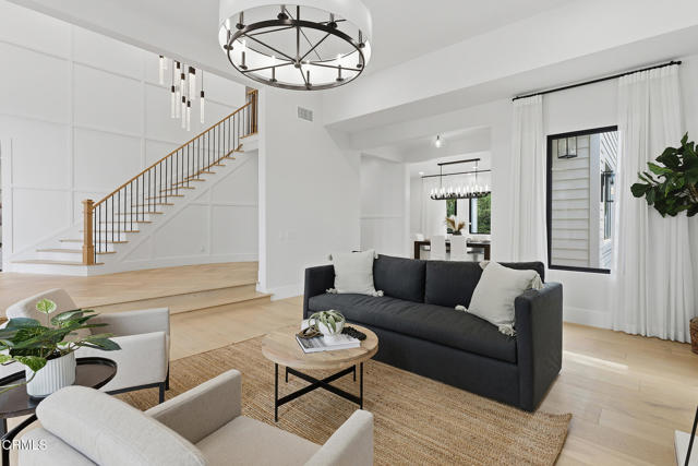 Detail Gallery Image 9 of 54 For 550 Unique Ln, Simi Valley,  CA 93065 - 5 Beds | 5/1 Baths