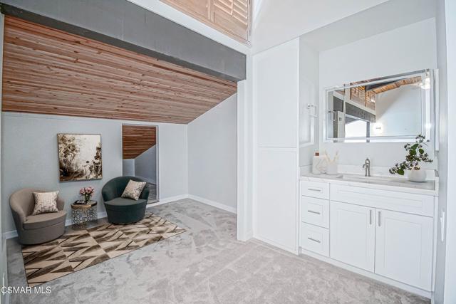 5460 White Oak Avenue, Encino CA: https://media.crmls.org/mediaz/2d375ad7-d38f-48b6-8553-988aca8e4ced.jpg