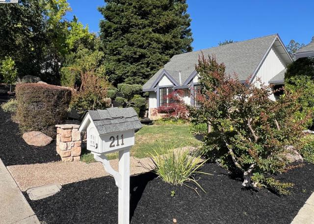 211 Arthur Ct, Danville CA: https://media.crmls.org/mediaz/2d378516-1873-4617-a435-70ac7d4bfeb7.jpg