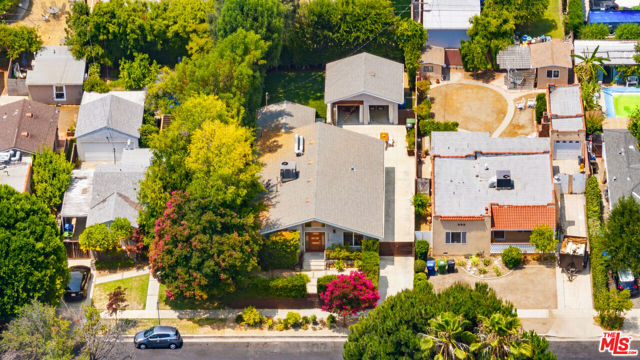 5627 Lemp Avenue, North Hollywood CA: https://media.crmls.org/mediaz/2d37a6b2-1edd-4147-9177-6213ed613d5c.jpg