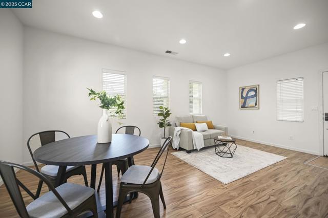 2371 Magnolia Bridge Dr, San Ramon CA: https://media.crmls.org/mediaz/2d37fb76-ed9c-440a-9d85-a939f5a1f3a0.jpg