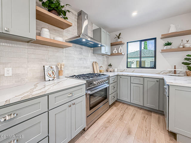 7530 Gaviota Avenue, Lake Balboa CA: https://media.crmls.org/mediaz/2d38321a-1a5f-46c3-8118-40f475ee35f7.jpg