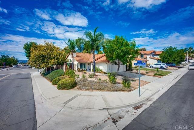 39685 ALMANSA, Murrieta CA: https://media.crmls.org/mediaz/2d384884-affd-4f05-8886-2f6206a624bc.jpg