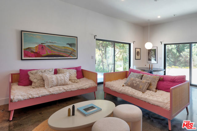 24641 Piuma Road, Malibu CA: https://media.crmls.org/mediaz/2d38a3e8-3684-4dc0-90e8-85f07c98c3ca.jpg