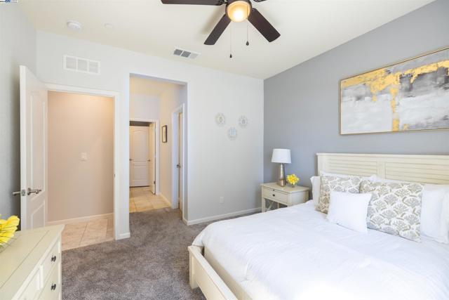 917 Talaria Ct, Oakley CA: https://media.crmls.org/mediaz/2d38fa35-43e1-4bd8-90dd-f383fc303b85.jpg