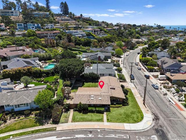 1201 Via Barranca, La Jolla CA: https://media.crmls.org/mediaz/2d390bbc-63de-40ee-b861-63ddf372cf23.jpg