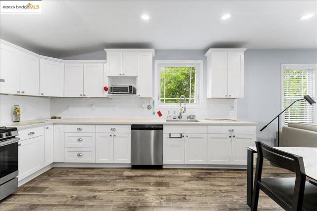 2016 104th AVE, Oakland CA: https://media.crmls.org/mediaz/2d3933e8-d6cf-4602-bdb6-01092a644a5d.jpg