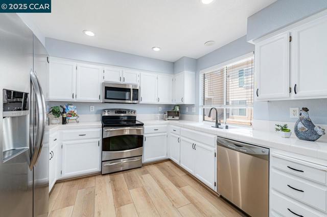 6026 Condor St, Danville CA: https://media.crmls.org/mediaz/2d394101-df29-4268-8db0-b750cf44d9fe.jpg