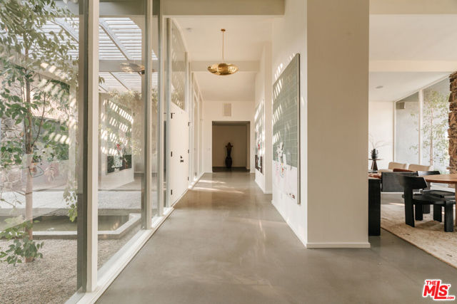 8559 Edwin Drive, Los Angeles CA: https://media.crmls.org/mediaz/2d399d13-75dd-4cc1-9ac7-24e6a7909d4d.jpg