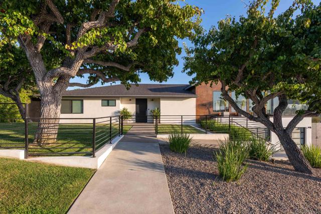 2641 Costebelle Dr, La Jolla CA: https://media.crmls.org/mediaz/2d39a706-df87-410d-a8c9-3a77ed0f9e92.jpg