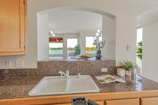 1000 Davit Lane,  CA: https://media.crmls.org/mediaz/2d39a7ec-aa51-4149-ab5a-970dd3405a49.jpg