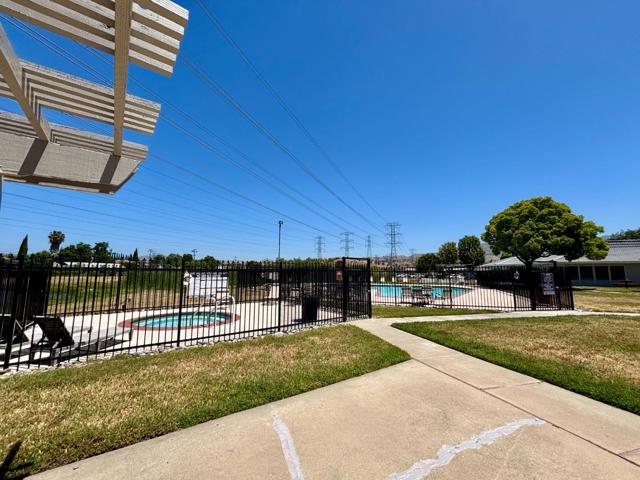117 Fisk Terrace, Fremont CA: https://media.crmls.org/mediaz/2d39fe73-3829-4870-81c6-fc964e068c3f.jpg