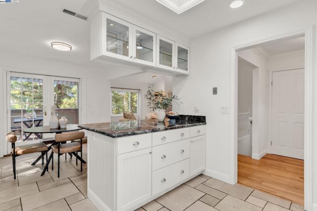 394 Camelback Rd, Pleasant Hill CA: https://media.crmls.org/mediaz/2d3a1581-5e9e-479b-a7f0-6e42ef43c423.jpg