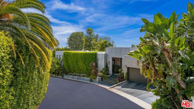 1457 Blue Jay Way, Los Angeles CA: https://media.crmls.org/mediaz/2d3a60a2-eb94-42a9-bc58-e109f6f3ef74.jpg