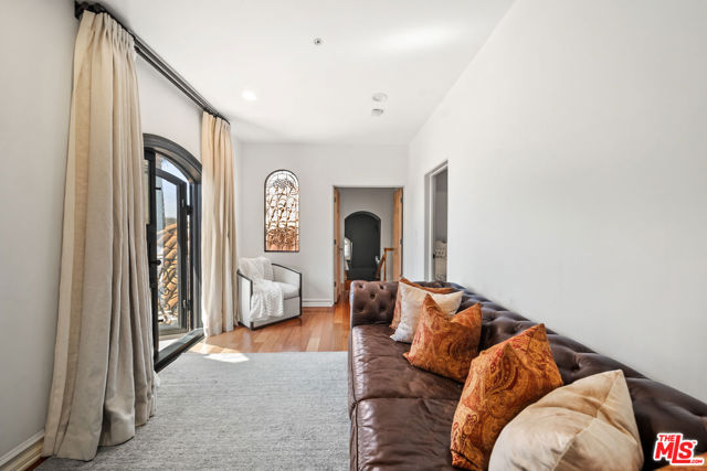 1821 Chastain, Pacific Palisades CA: https://media.crmls.org/mediaz/2d3ad006-36f0-4d2f-bdca-4360a2f7a4b2.jpg