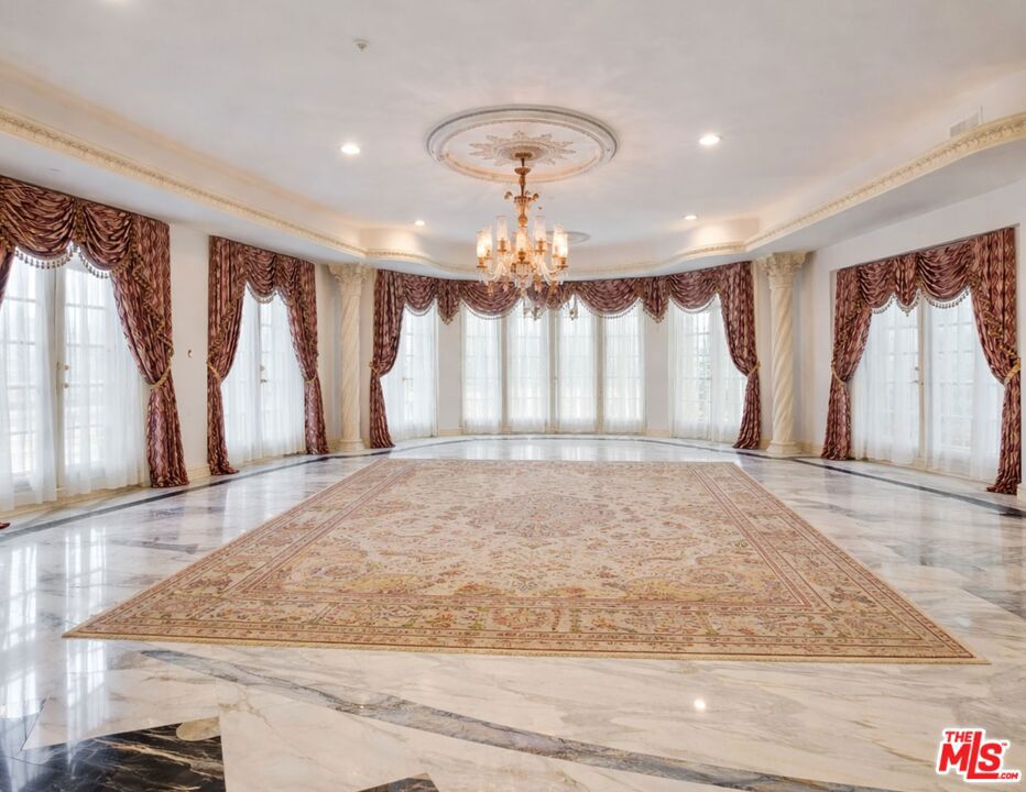 https://media.crmls.org/mediaz/2d3ada23-a8bf-405b-8c22-27926936ed6c.jpg?preset=X-Large
