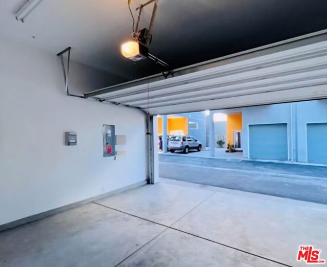 2931 1/2 Denby Avenue, Los Angeles CA: https://media.crmls.org/mediaz/2d3ae12e-a8d4-4200-aa26-97fe6eb7ec4f.jpg