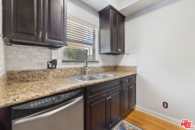 14256 Victory Boulevard, Van Nuys CA: https://media.crmls.org/mediaz/2d3ae176-8a1f-4ffd-9931-d8aa5cff9711.jpg