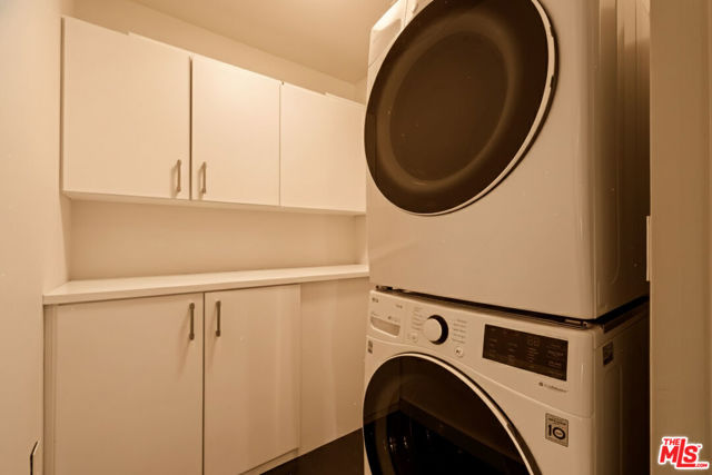 928 N Croft Avenue, Los Angeles CA: https://media.crmls.org/mediaz/2d3b00d5-ec36-4aa2-b1ff-7a8b423e5174.jpg