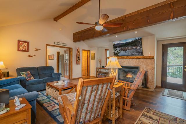 39470 Lake Dr, Big Bear CA: https://media.crmls.org/mediaz/2d3b0464-a4b7-43dd-8392-68ad14803131.jpg