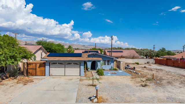 13576 La Mesa Drive, Desert Hot Springs CA: https://media.crmls.org/mediaz/2d3b602d-9016-4971-80db-288a6cae9449.jpg