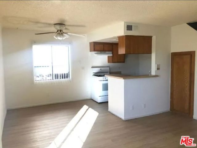 16731 Sherman Way, Van Nuys CA: https://media.crmls.org/mediaz/2d3bcd17-d67f-4e8c-bf8d-cb3ff75098f9.jpg