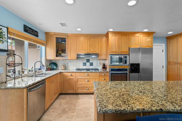 8873 Hunter Pass, Alpine CA: https://media.crmls.org/mediaz/2d3bd6ed-e5ba-4465-9575-eecab44868a0.jpg