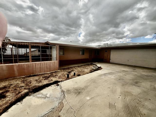 66775 Yucca Drive, Desert Hot Springs CA: https://media.crmls.org/mediaz/2d3bf760-e479-4948-8a1e-7d3141698921.jpg