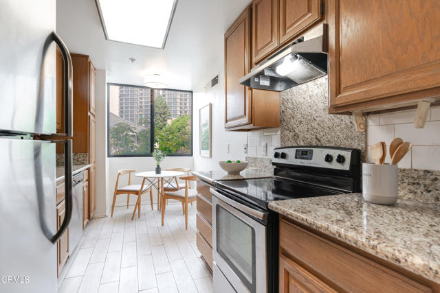 Detail Gallery Image 3 of 15 For 222 S Central Ave #101,  Los Angeles,  CA 90012 - 2 Beds | 2 Baths
