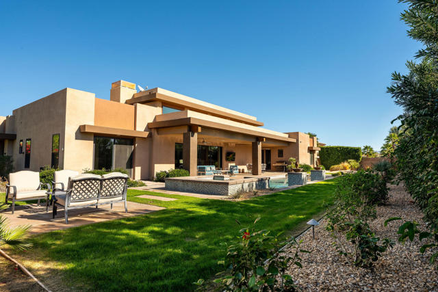 15 Via Montagna, Rancho Mirage CA: https://media.crmls.org/mediaz/2d3c9463-727b-492f-9c6a-9a8d2da5d02e.jpg